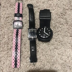 Watches. Just need batteries. Whole bundle!